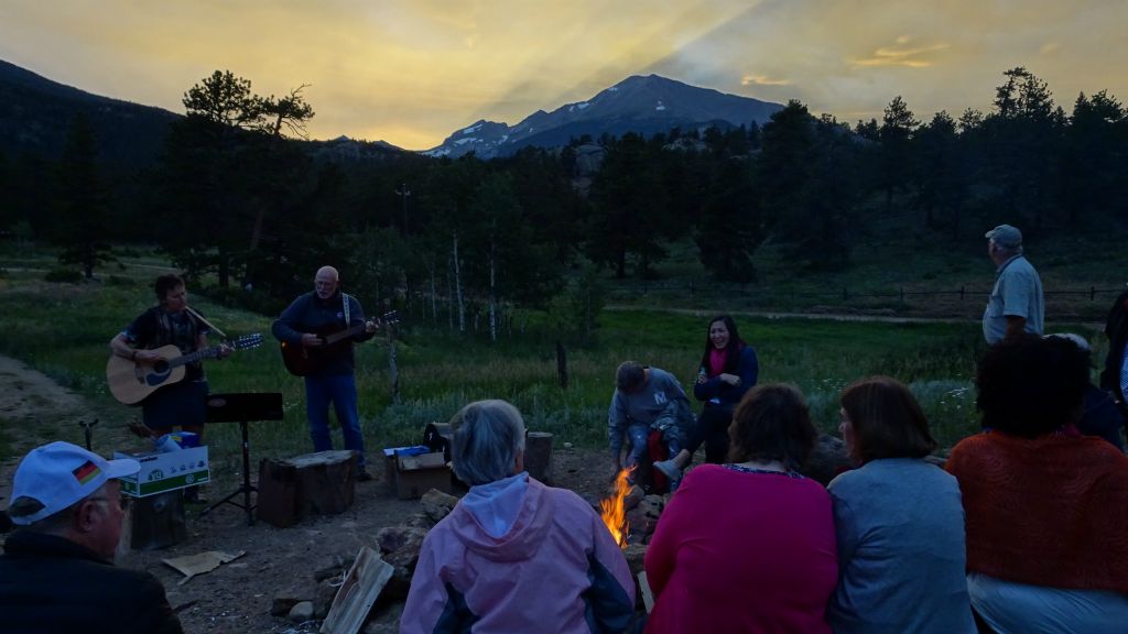 Campfilre sing along