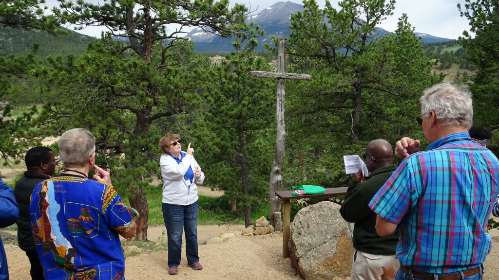 Carol Nussbaumer signing a hymn